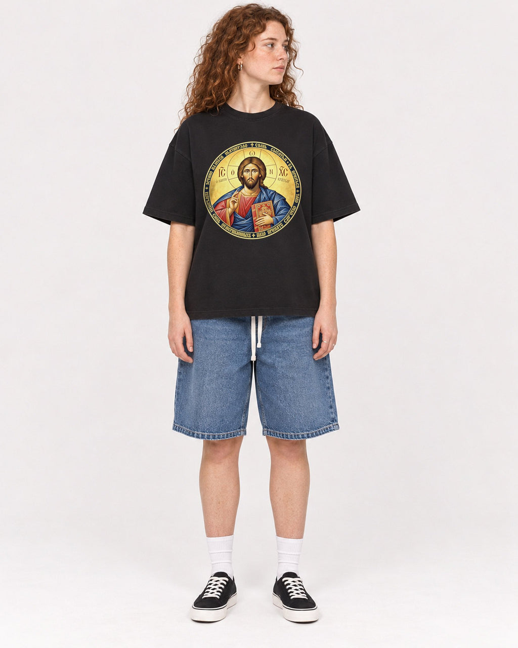 Mockup Boxy Heavyweight Tee Black female full-body 09