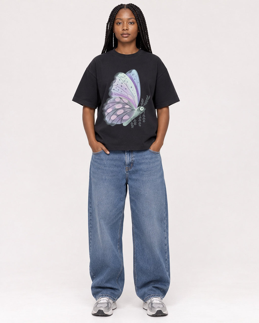 Mockup Boxy Heavyweight Tee Black female full-body 04