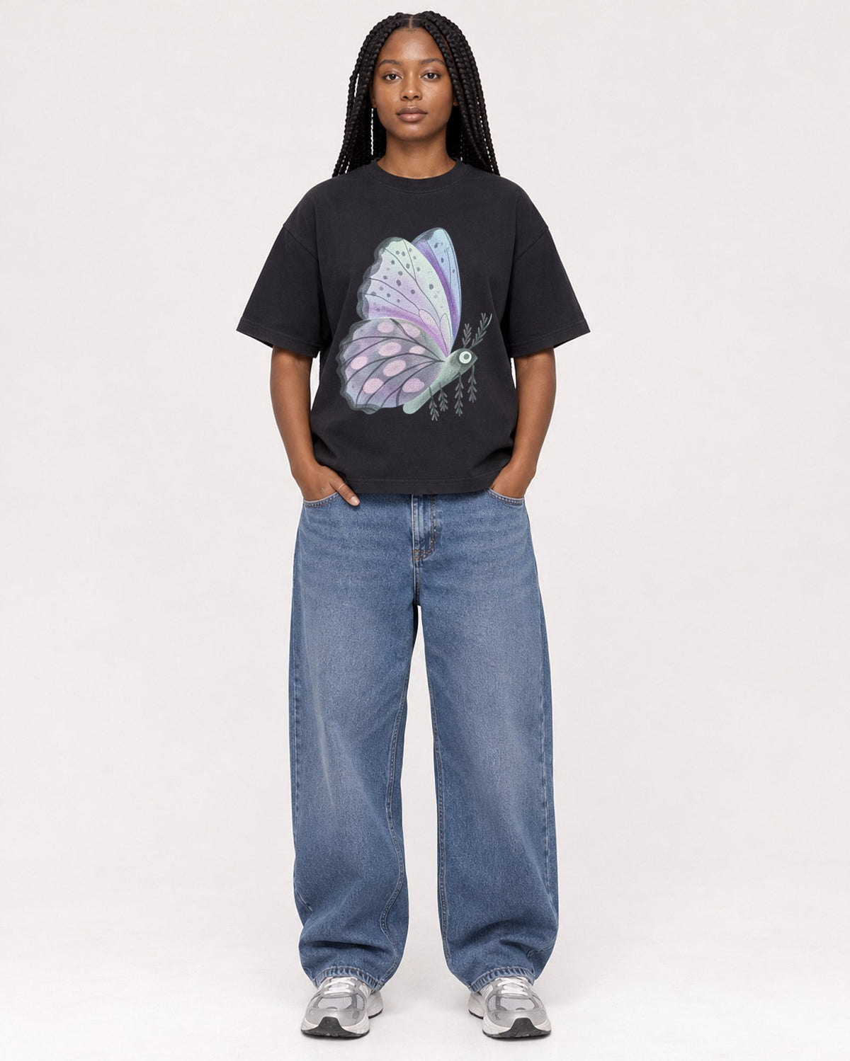 Mockup Boxy Heavyweight Tee Black female full-body 04