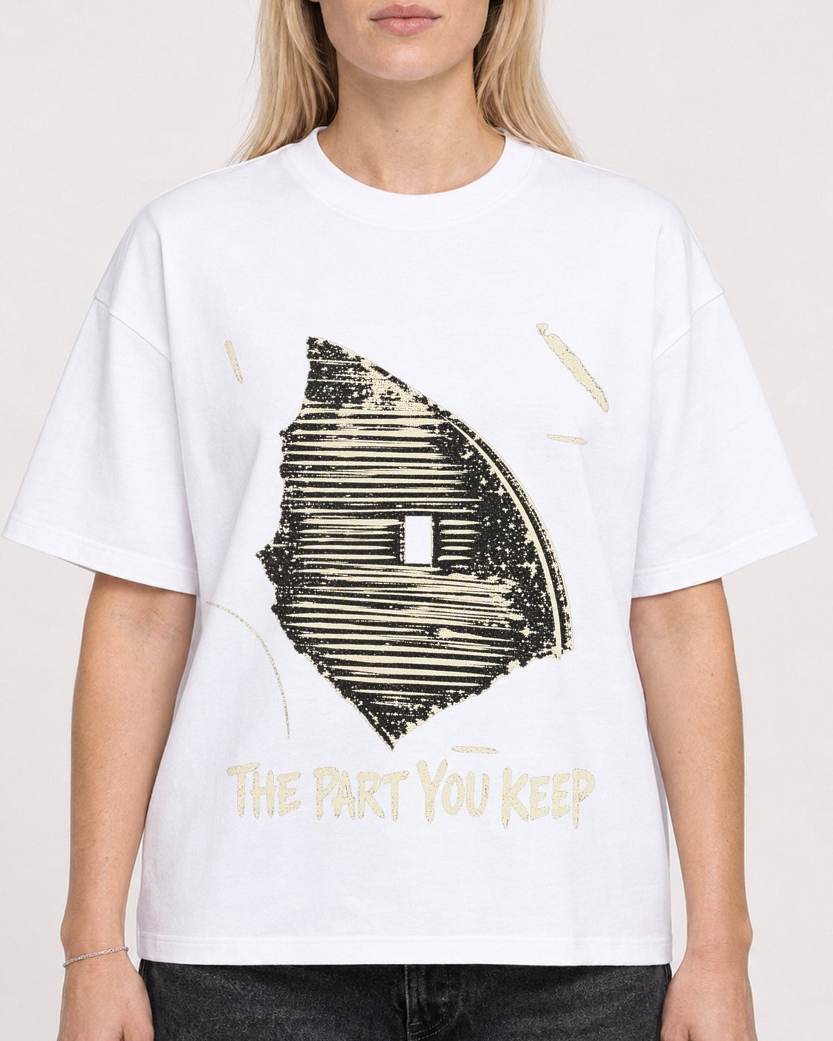 Mockup Boxy Heavyweight Tee White female close-up 08
