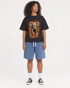 Mockup Boxy Heavyweight Tee Black female full-body 05