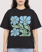 Mockup Boxy Heavyweight Tee Black female close-up 03