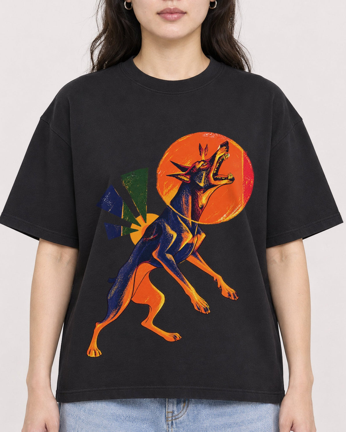 Mockup Boxy Heavyweight Tee Black female close-up 03