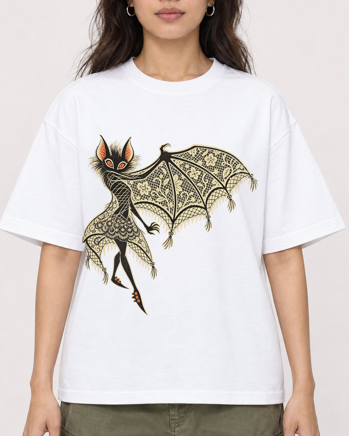 Mockup Boxy Heavyweight Tee White female close-up 02