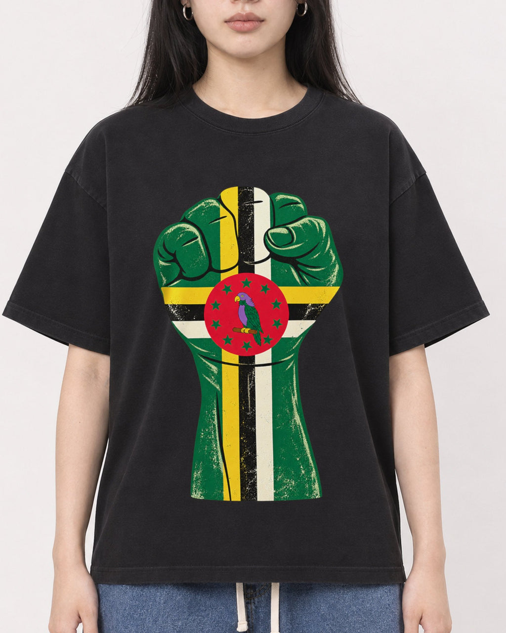 Mockup Boxy Heavyweight Tee Black female close-up 01