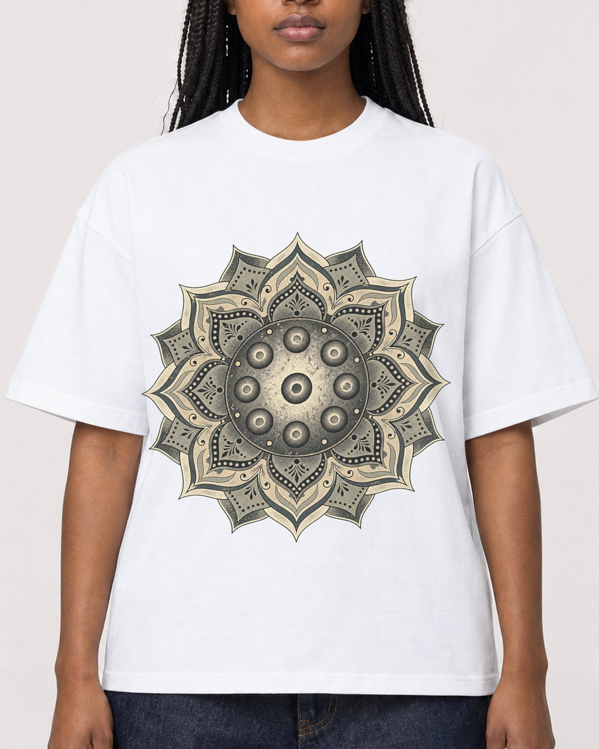 Mockup Boxy Heavyweight Tee White female close-up 04