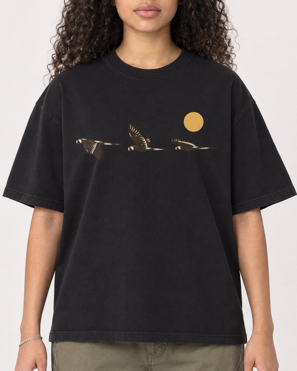 Mockup Boxy Heavyweight Tee Black female close-up 10