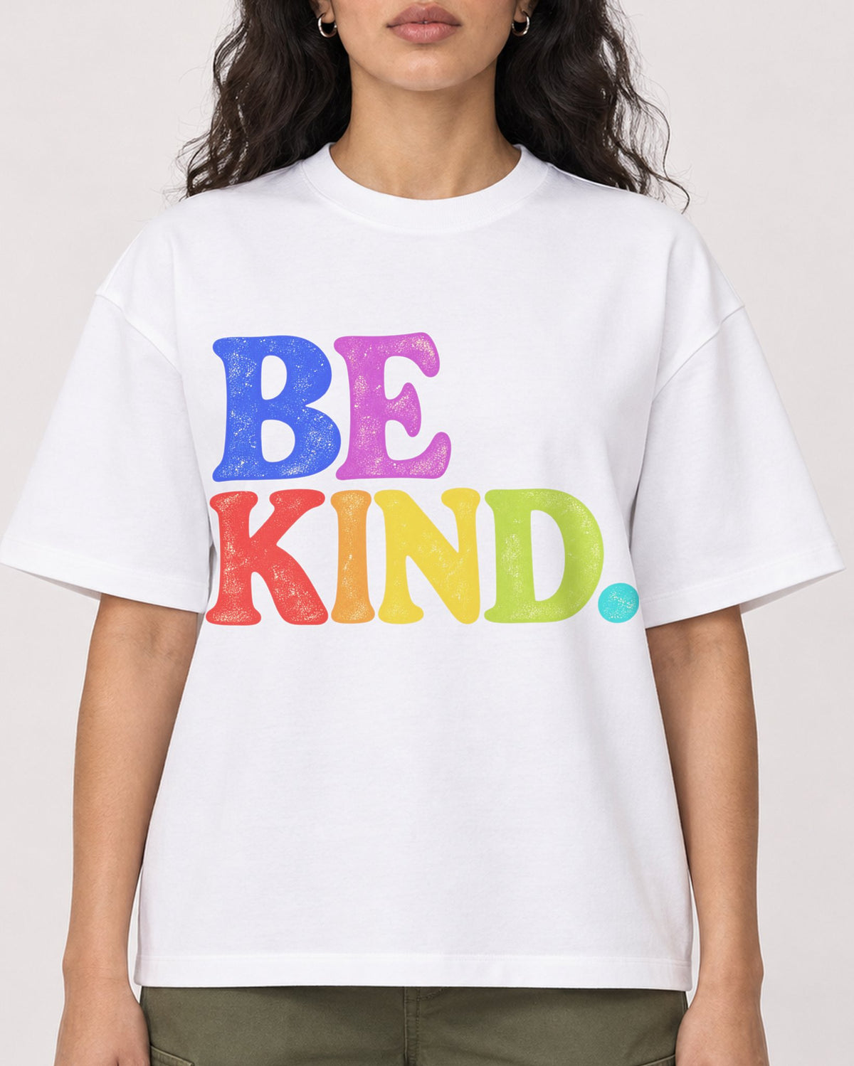 Mockup Boxy Heavyweight Tee White female close-up 07