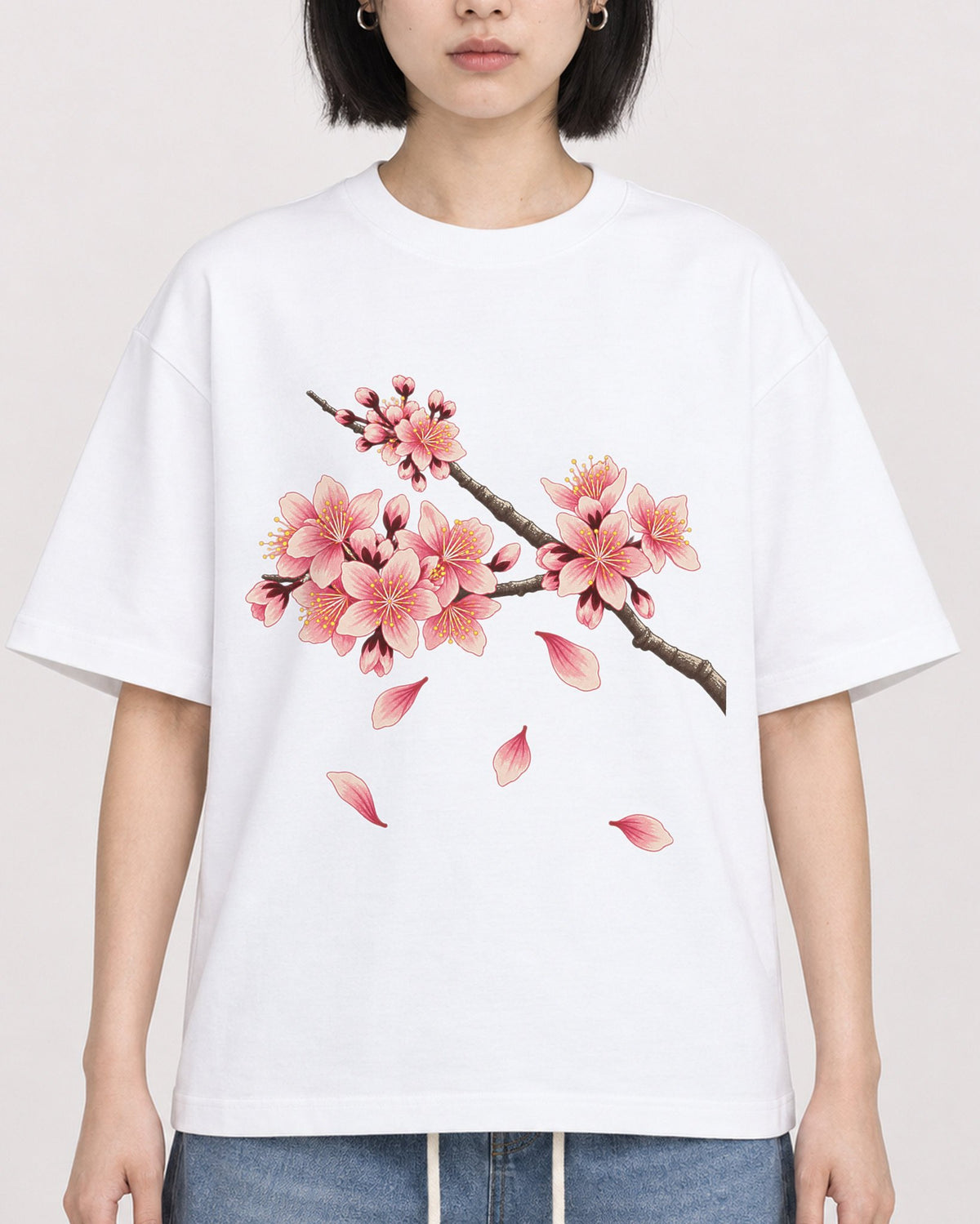 Mockup Boxy Heavyweight Tee White female close-up 11