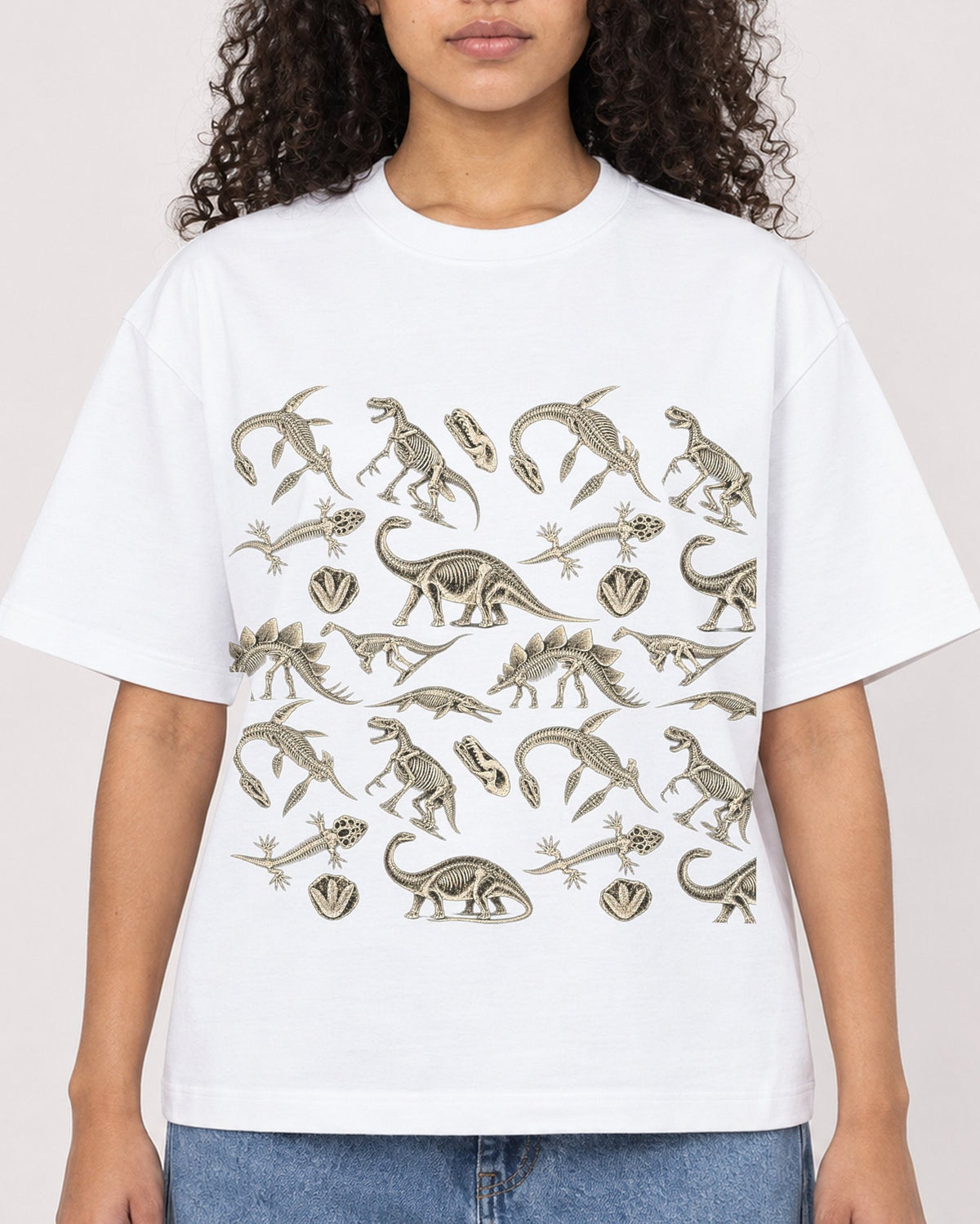 Mockup Boxy Heavyweight Tee White female close-up 10