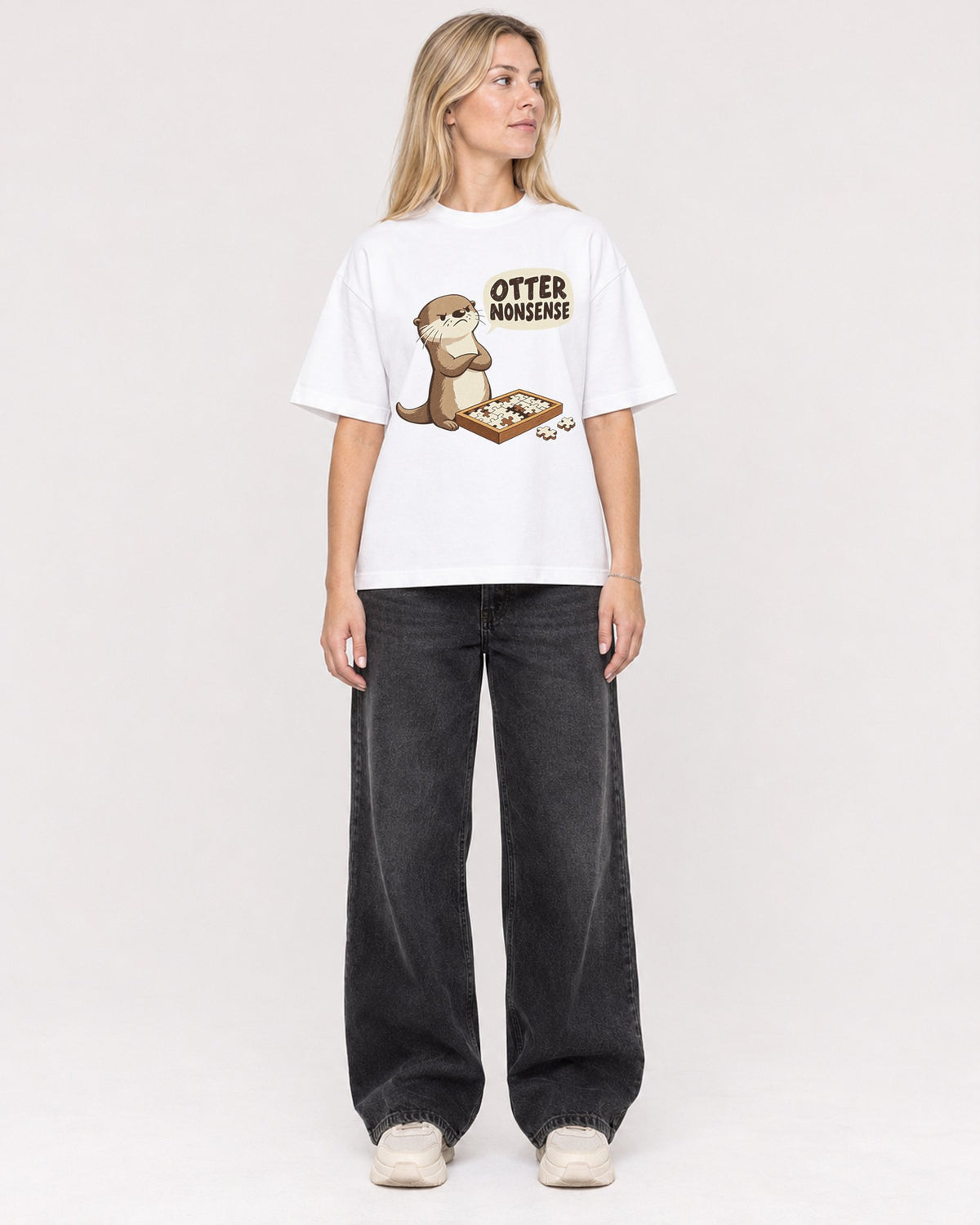 Mockup Boxy Heavyweight Tee White female full-body 08