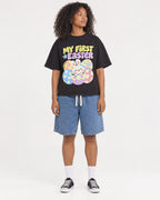 Mockup Boxy Heavyweight Tee Black female full-body 05
