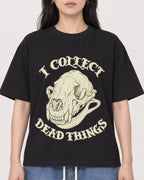 Mockup Boxy Heavyweight Tee Black female close-up 13