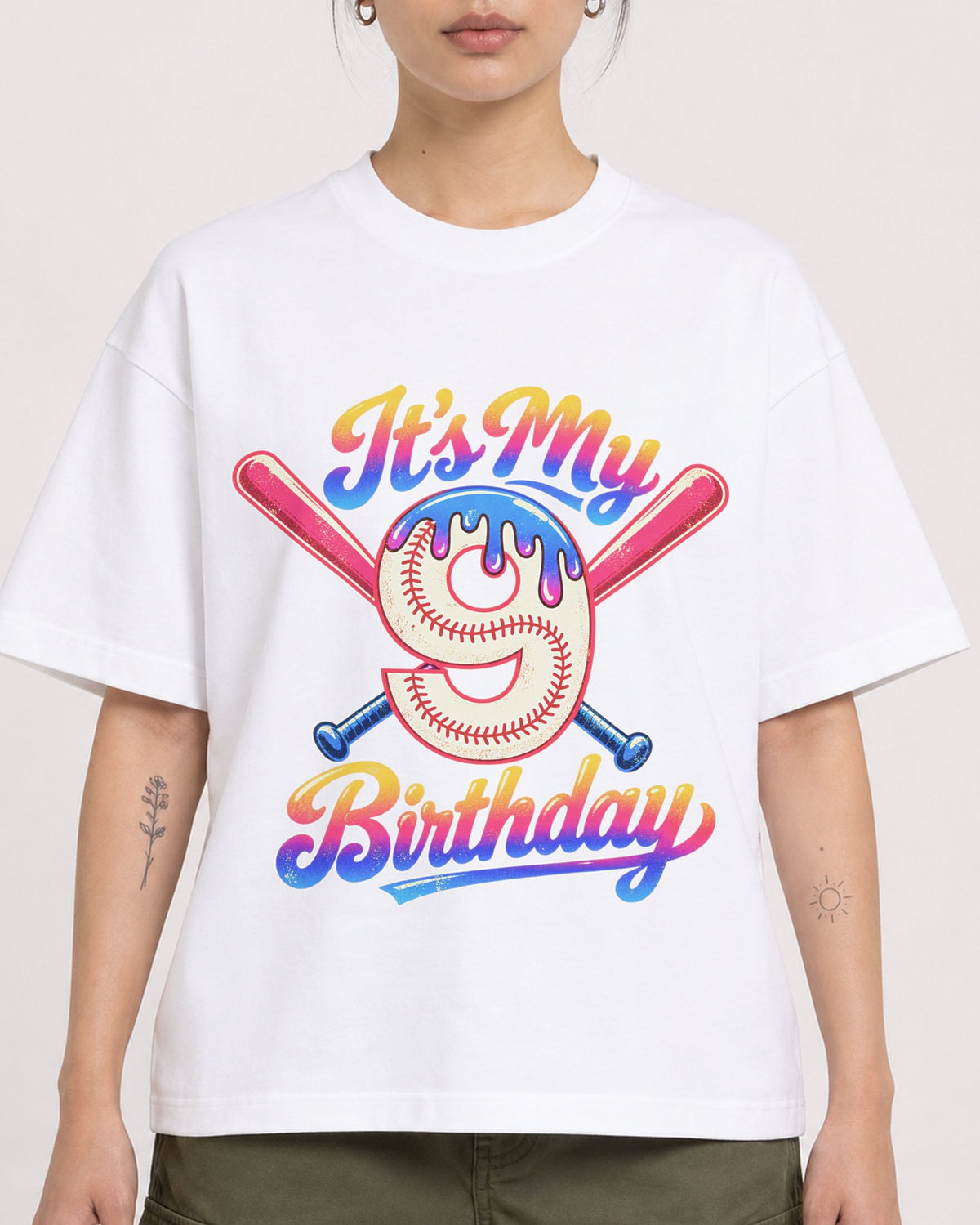 Mockup Boxy Heavyweight Tee White female close-up 12