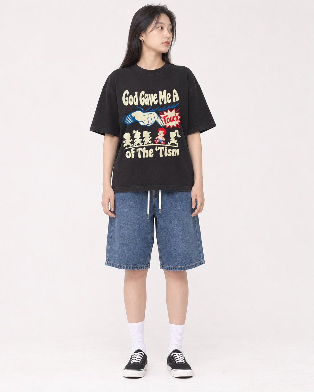 Mockup Boxy Heavyweight Tee Black female full-body 01
