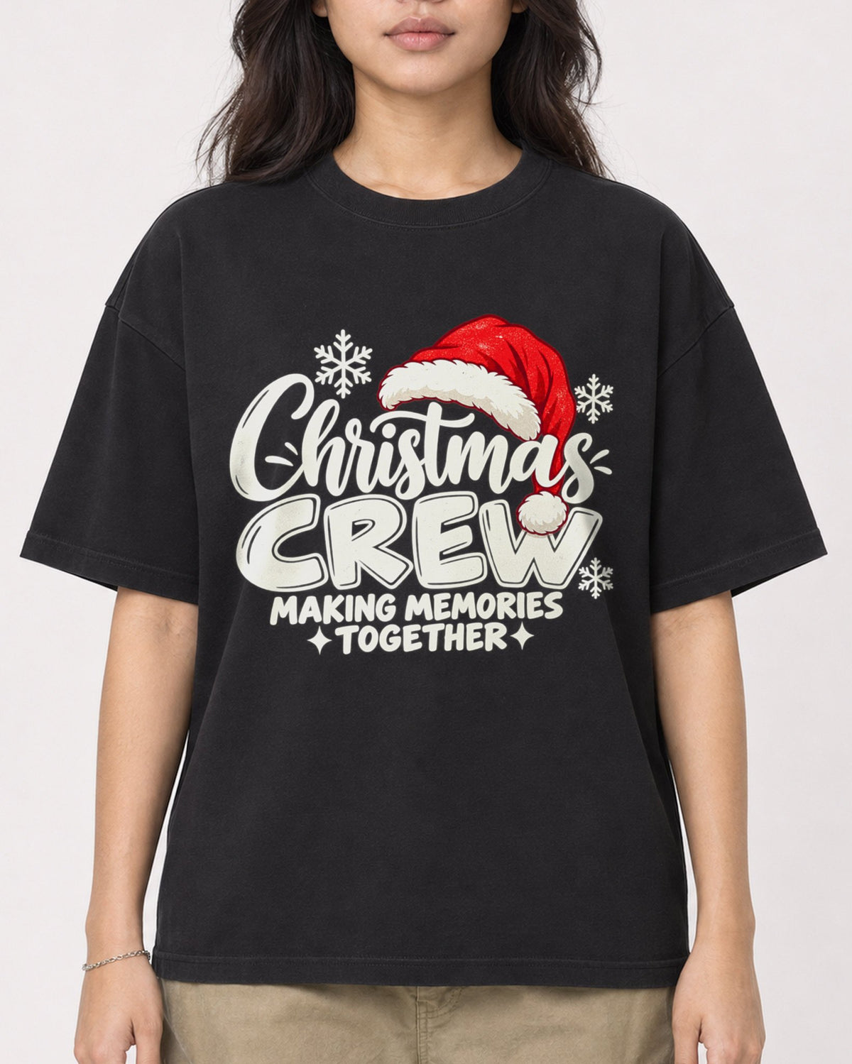 Mockup Boxy Heavyweight Tee Black female close-up 02