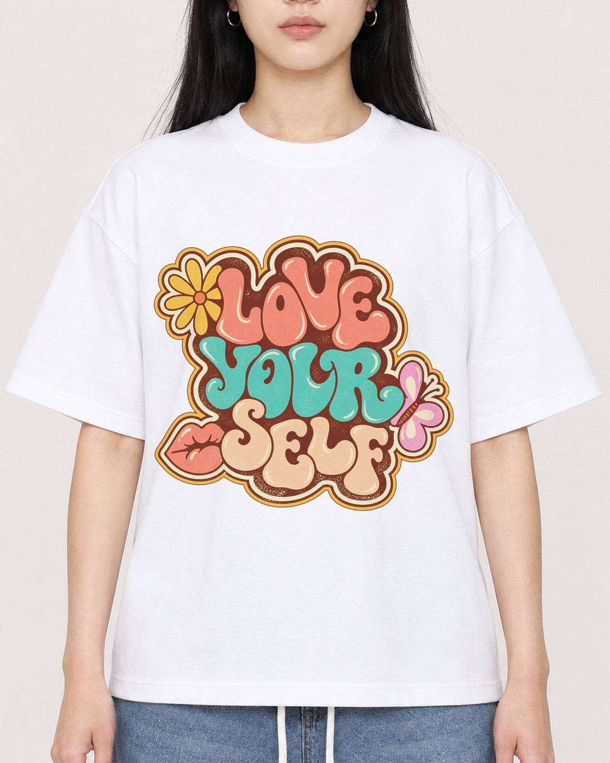 Mockup Boxy Heavyweight Tee White female close-up 01