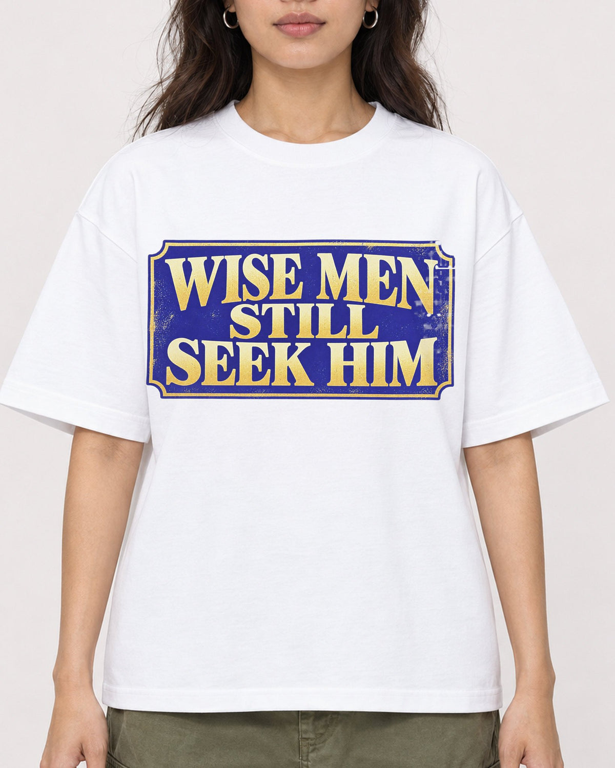 Mockup Boxy Heavyweight Tee White female close-up 02