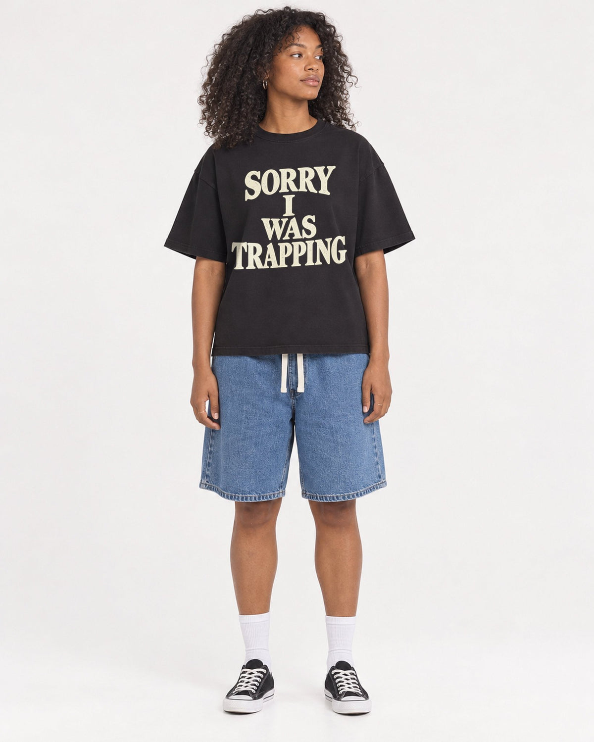 Mockup Boxy Heavyweight Tee Black female full-body 05