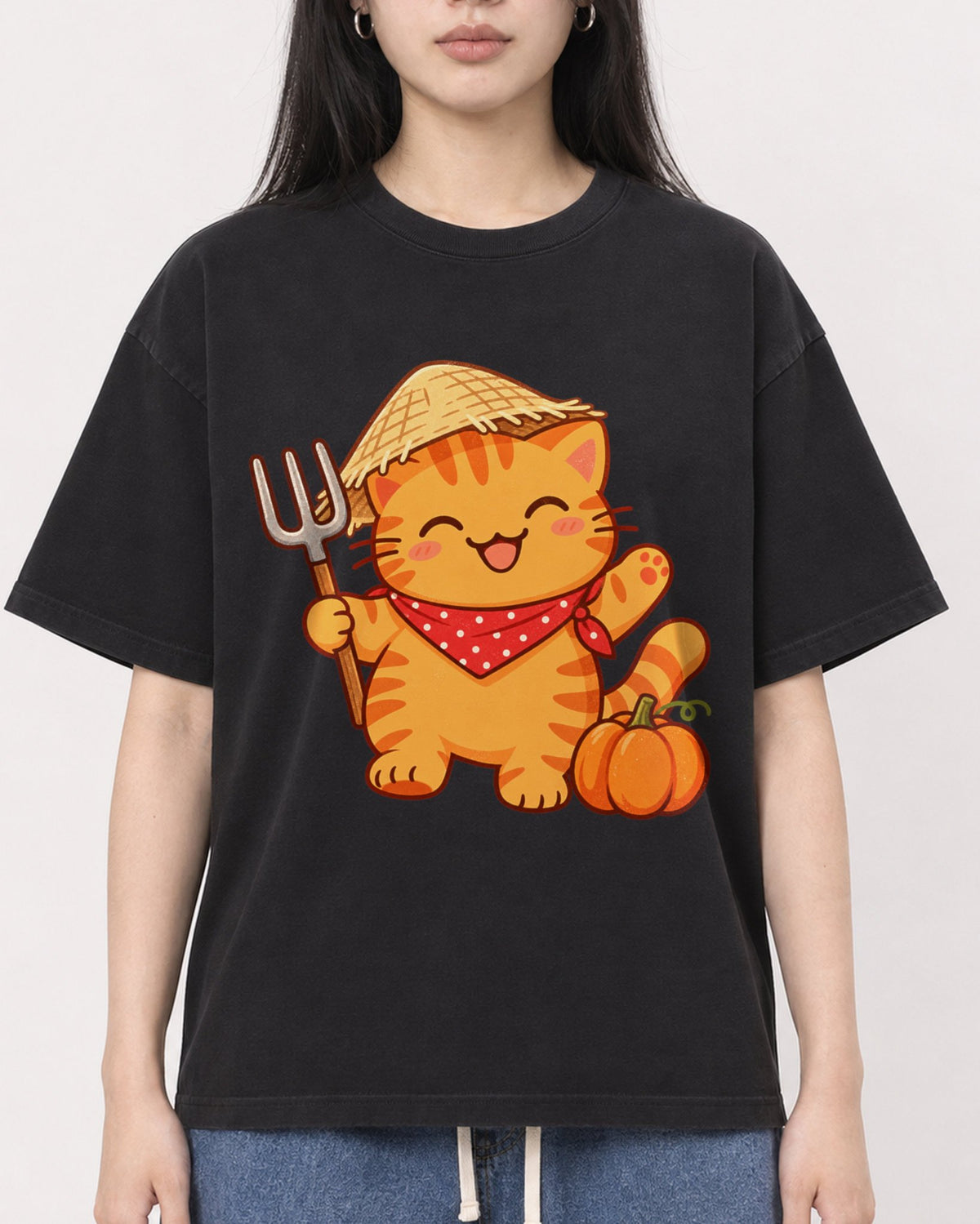 Mockup Boxy Heavyweight Tee Black female close-up 01
