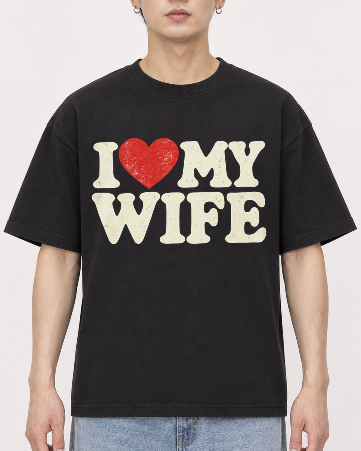 Mockup Boxy Heavyweight Tee Black male close-up 01