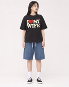 Mockup Boxy Heavyweight Tee Black female full-body 01