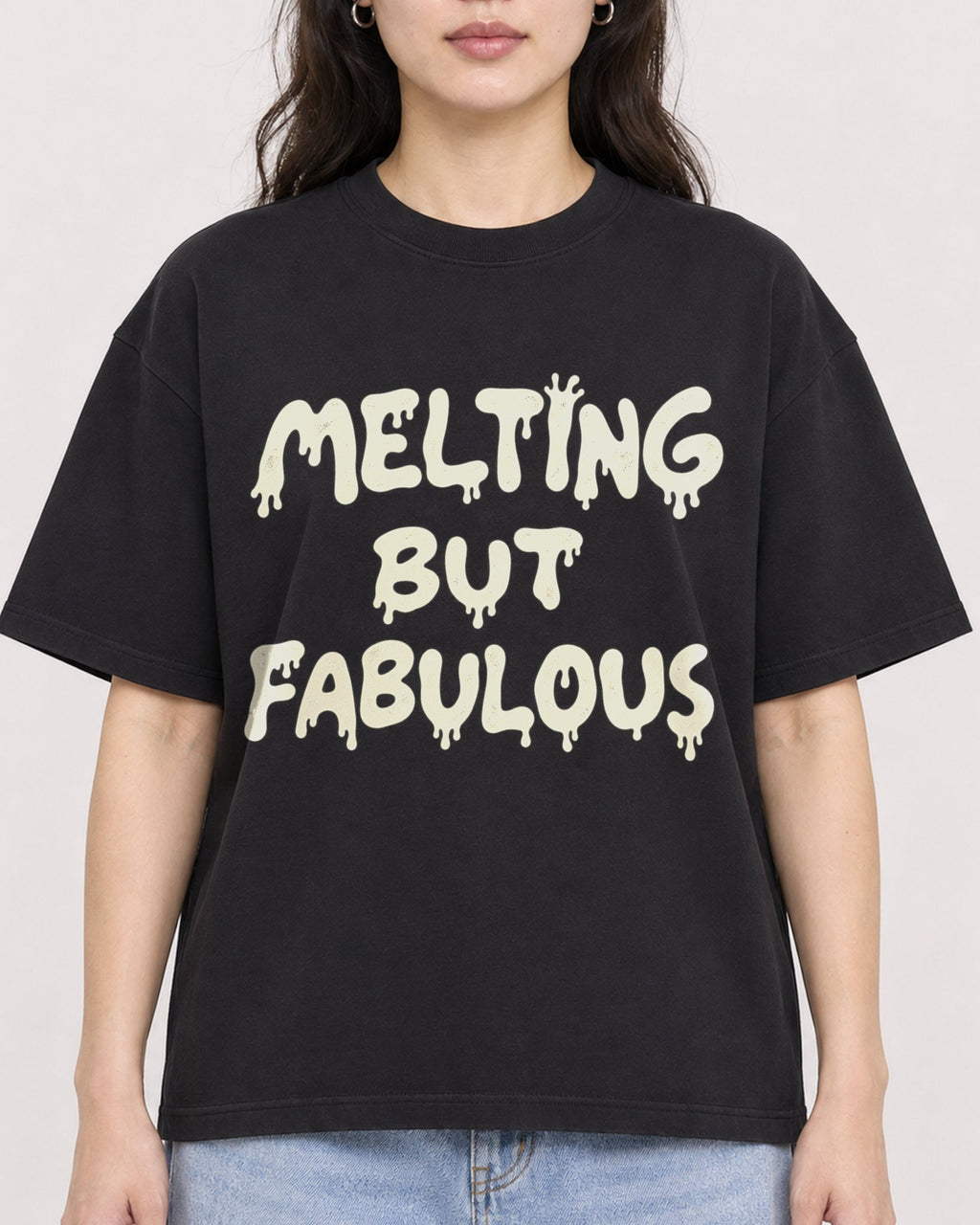 Mockup Boxy Heavyweight Tee Black female close-up 03