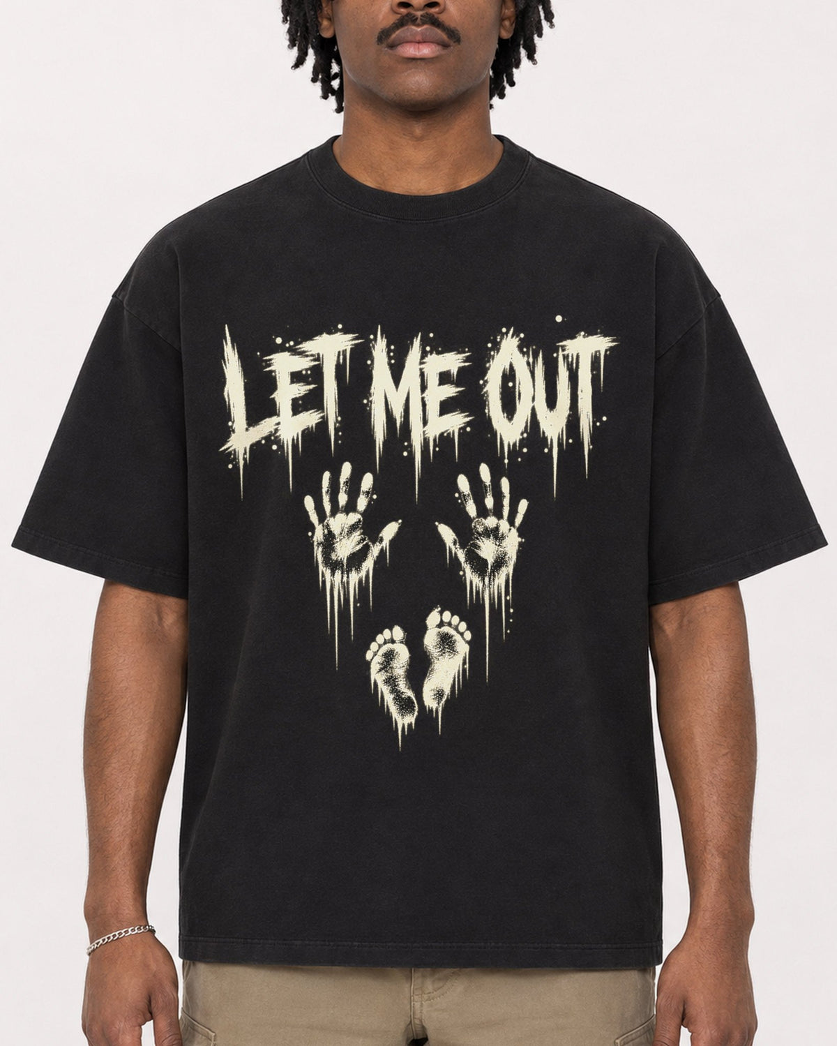 Mockup Boxy Heavyweight Tee Black male close-up 04