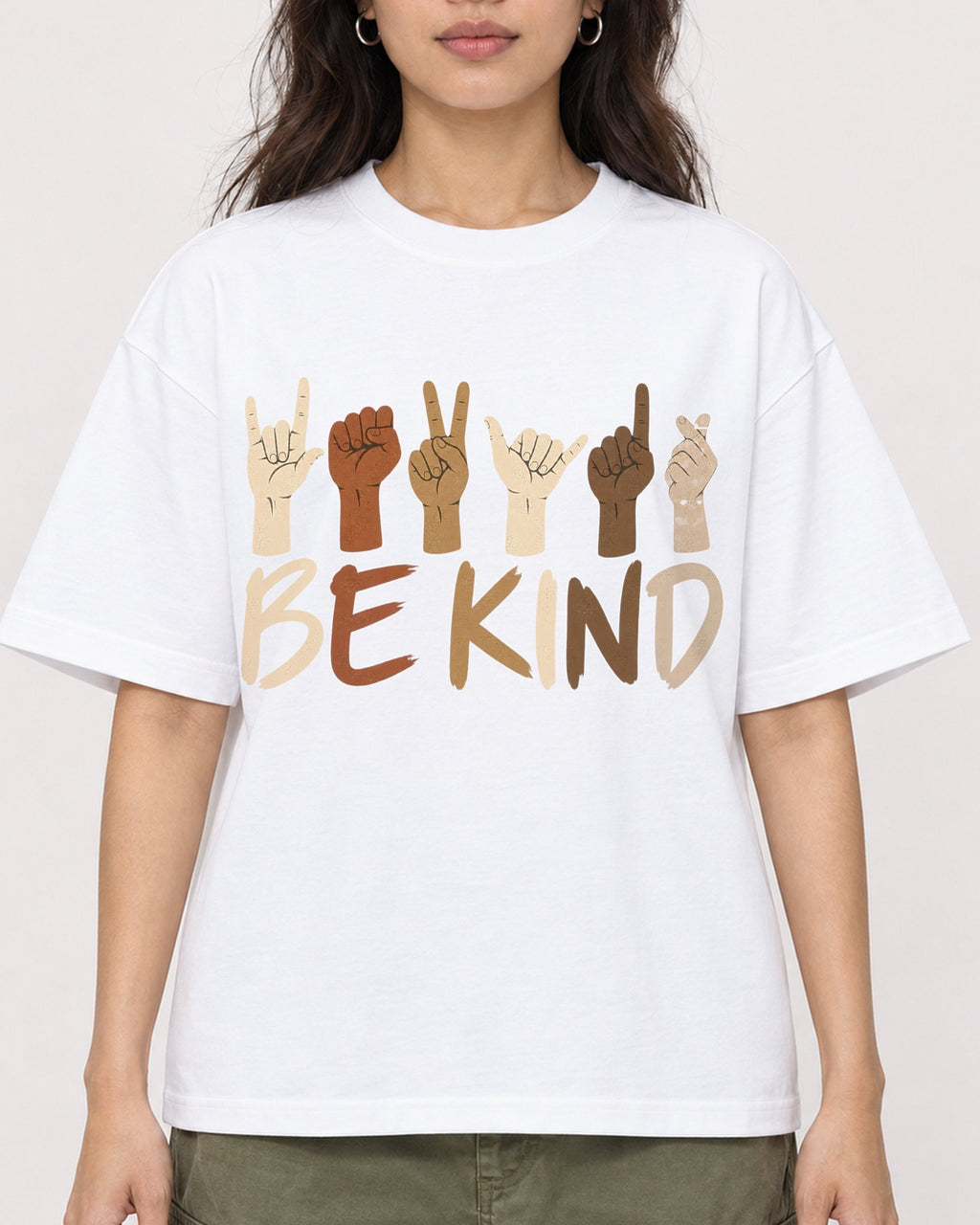 Mockup Boxy Heavyweight Tee White female close-up 02