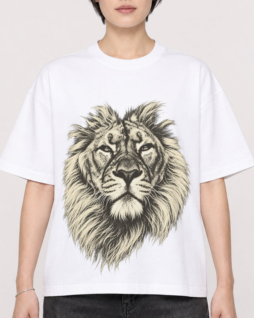 Mockup Boxy Heavyweight Tee White female close-up 23