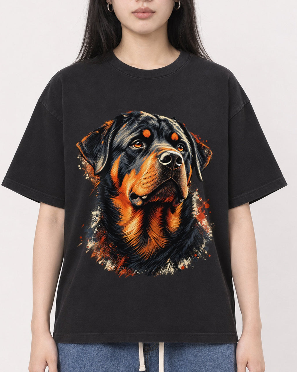 Mockup Boxy Heavyweight Tee Black female close-up 01