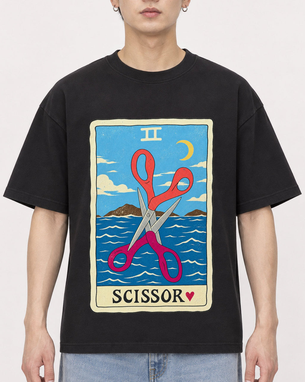 Mockup Boxy Heavyweight Tee Black male close-up 01
