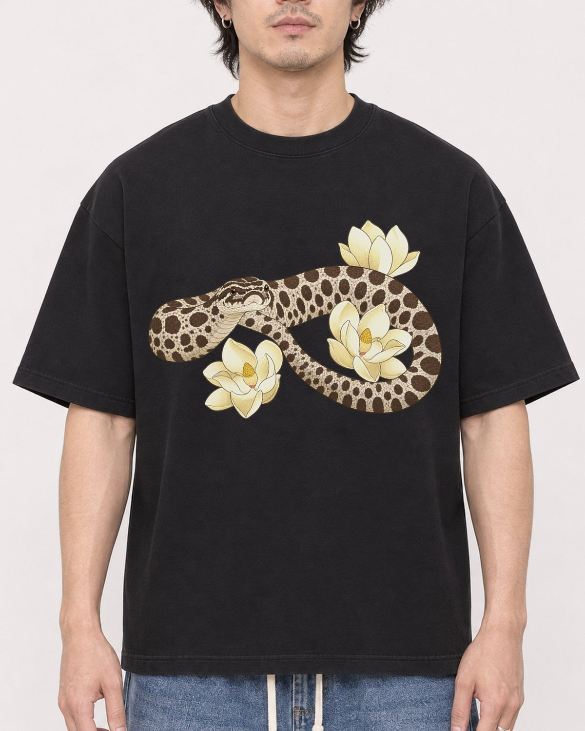 Mockup Boxy Heavyweight Tee Black male close-up 03