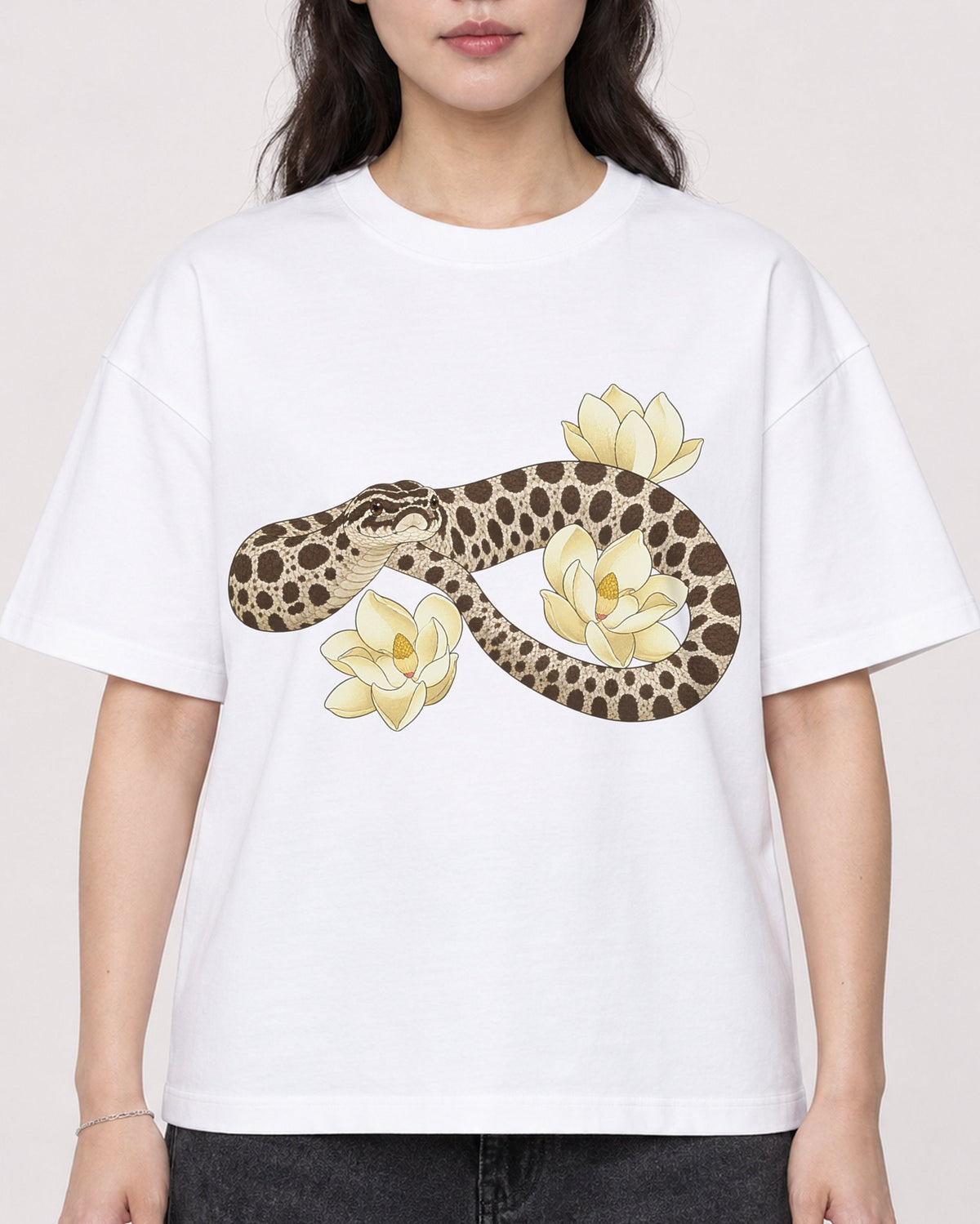 Mockup Boxy Heavyweight Tee White female close-up 03