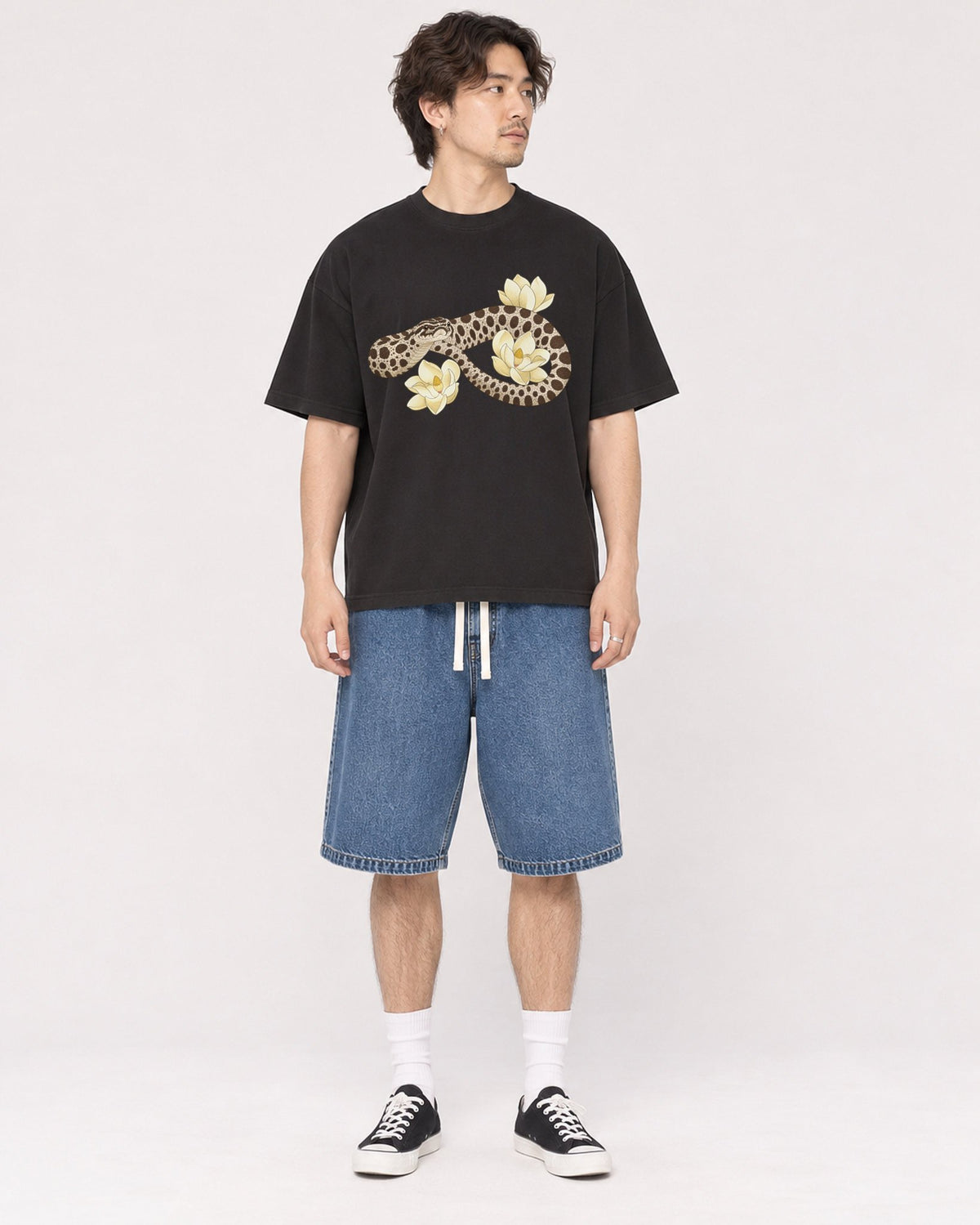 Mockup Boxy Heavyweight Tee Black male full-body 03
