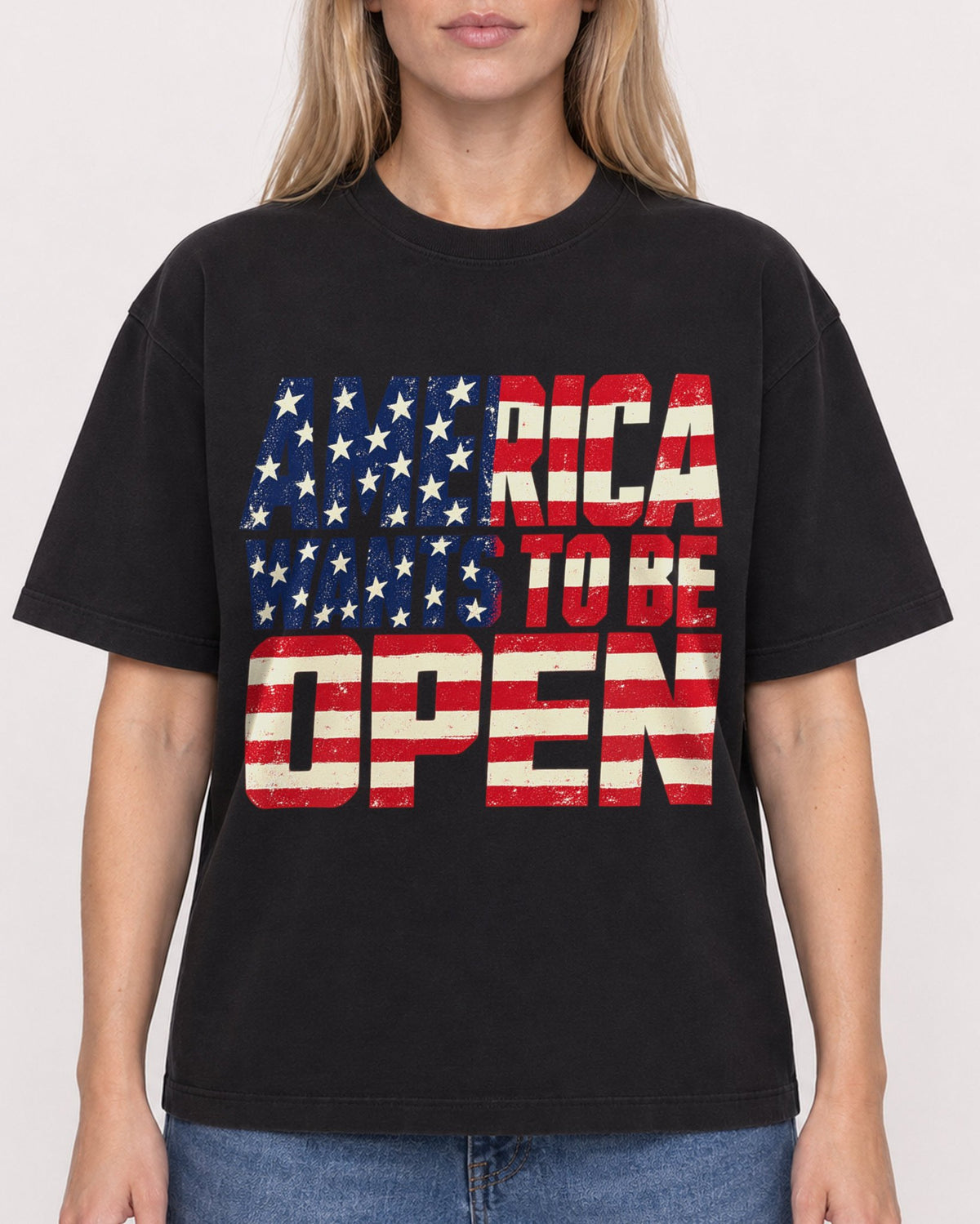 Mockup Boxy Heavyweight Tee Black female close-up 08