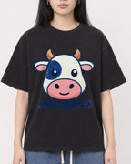Mockup Boxy Heavyweight Tee Black female close-up 01