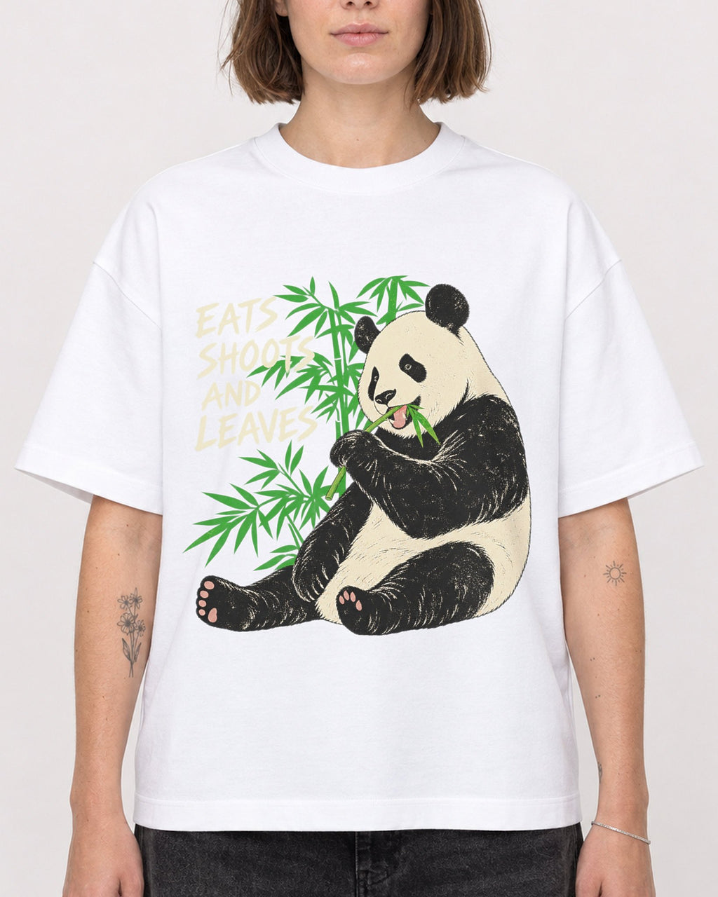 Mockup Boxy Heavyweight Tee White female close-up 18