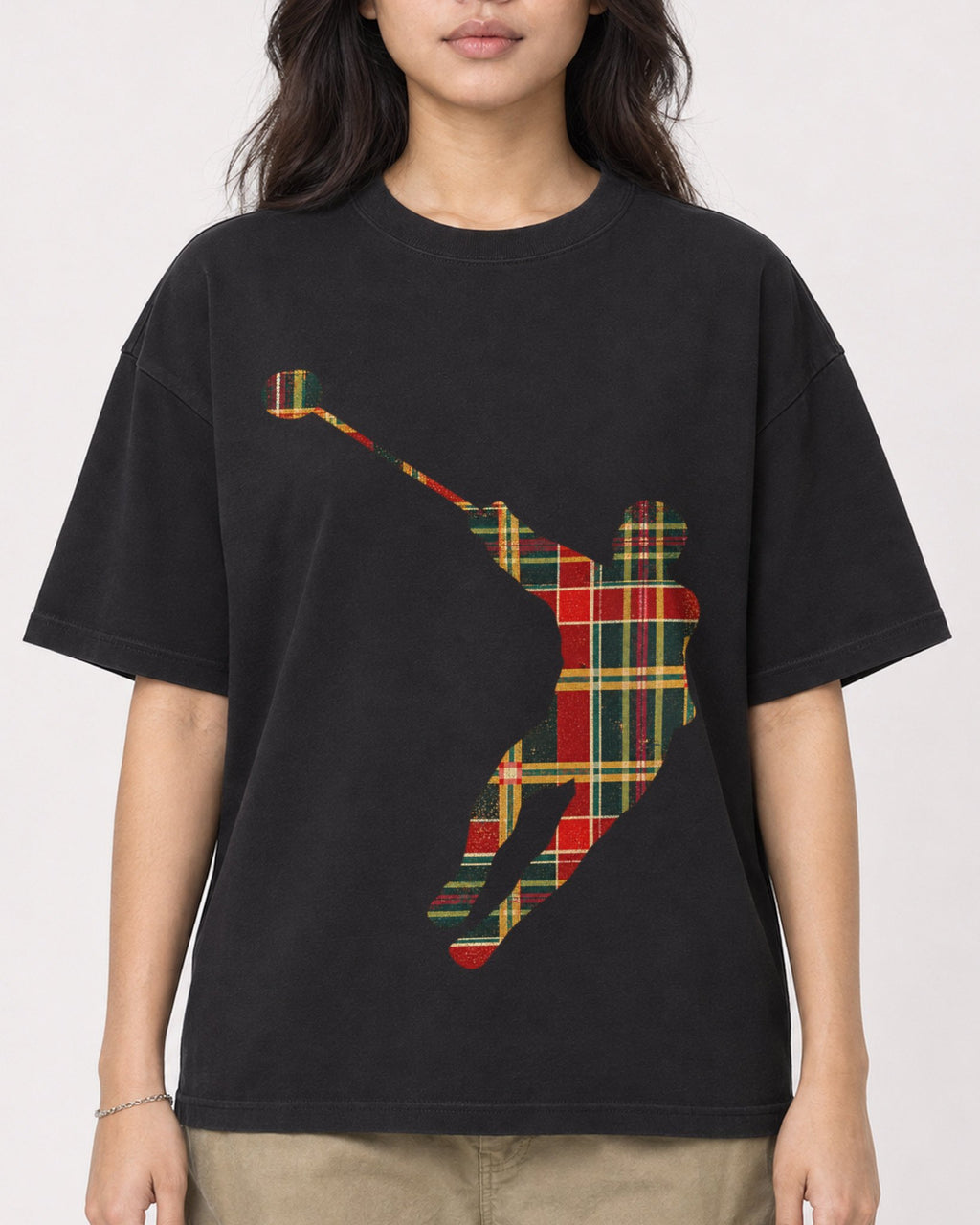 Mockup Boxy Heavyweight Tee Black female close-up 02