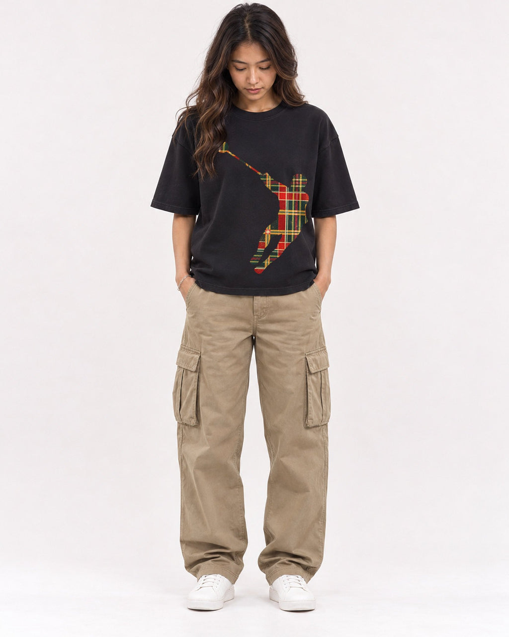 Mockup Boxy Heavyweight Tee Black female full-body 02