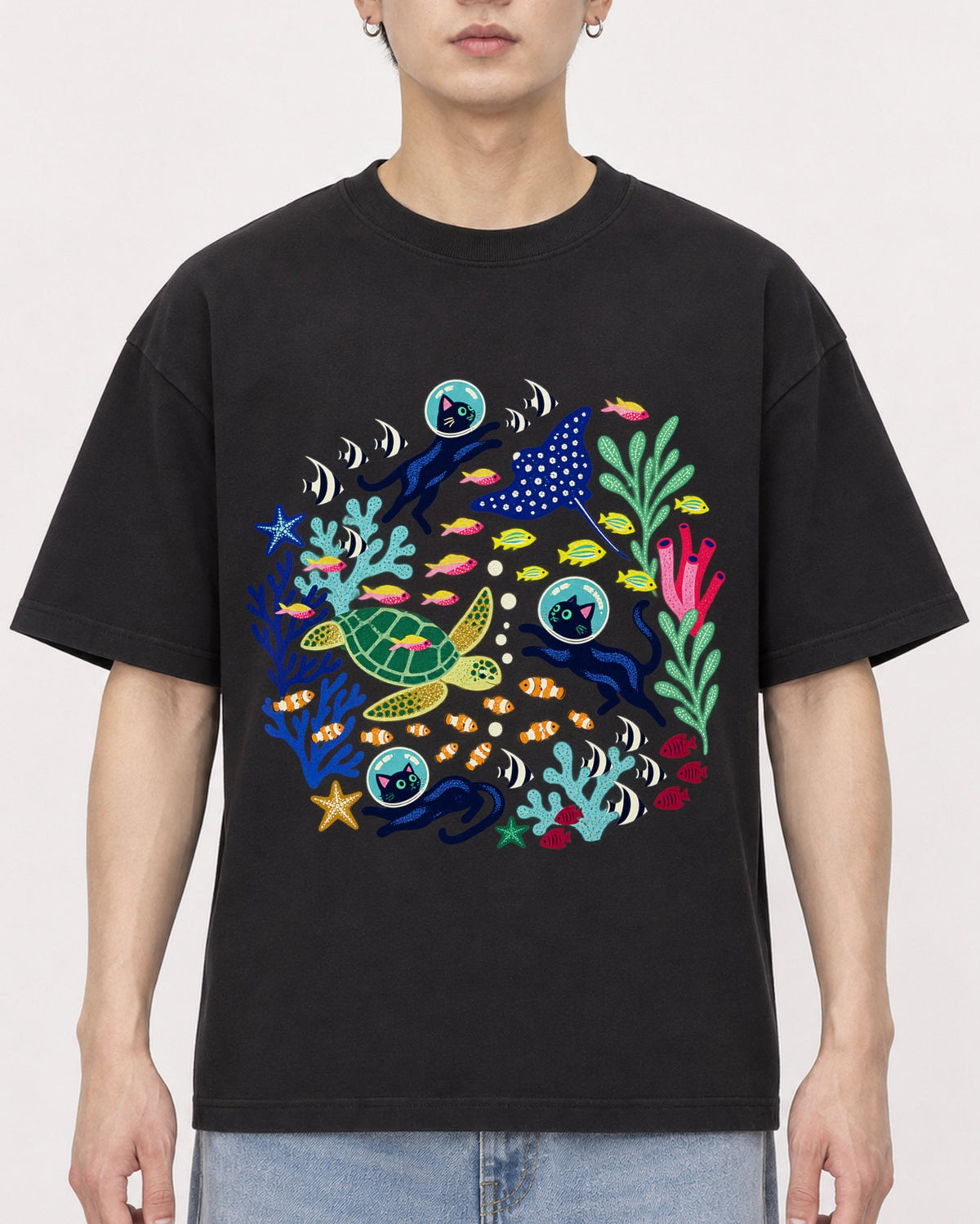Mockup Boxy Heavyweight Tee Black male close-up 01