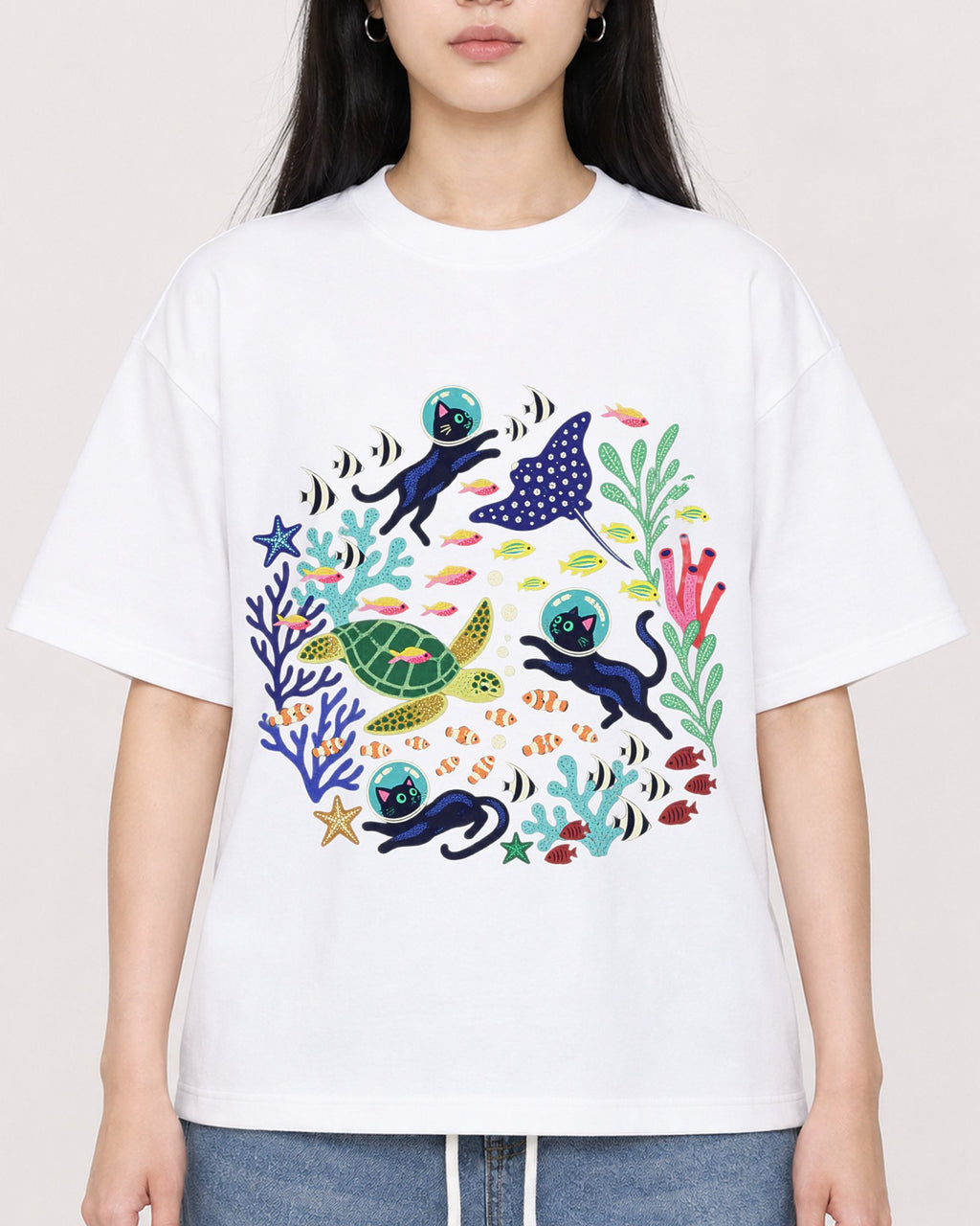 Mockup Boxy Heavyweight Tee White female close-up 01