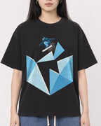 Mockup Boxy Heavyweight Tee Black female close-up 01