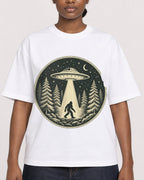 Mockup Boxy Heavyweight Tee White female close-up 34