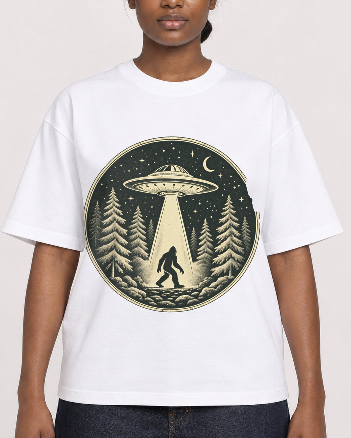 Mockup Boxy Heavyweight Tee White female close-up 34