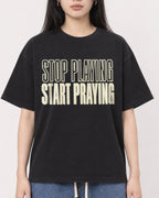 Mockup Boxy Heavyweight Tee Black female close-up 01
