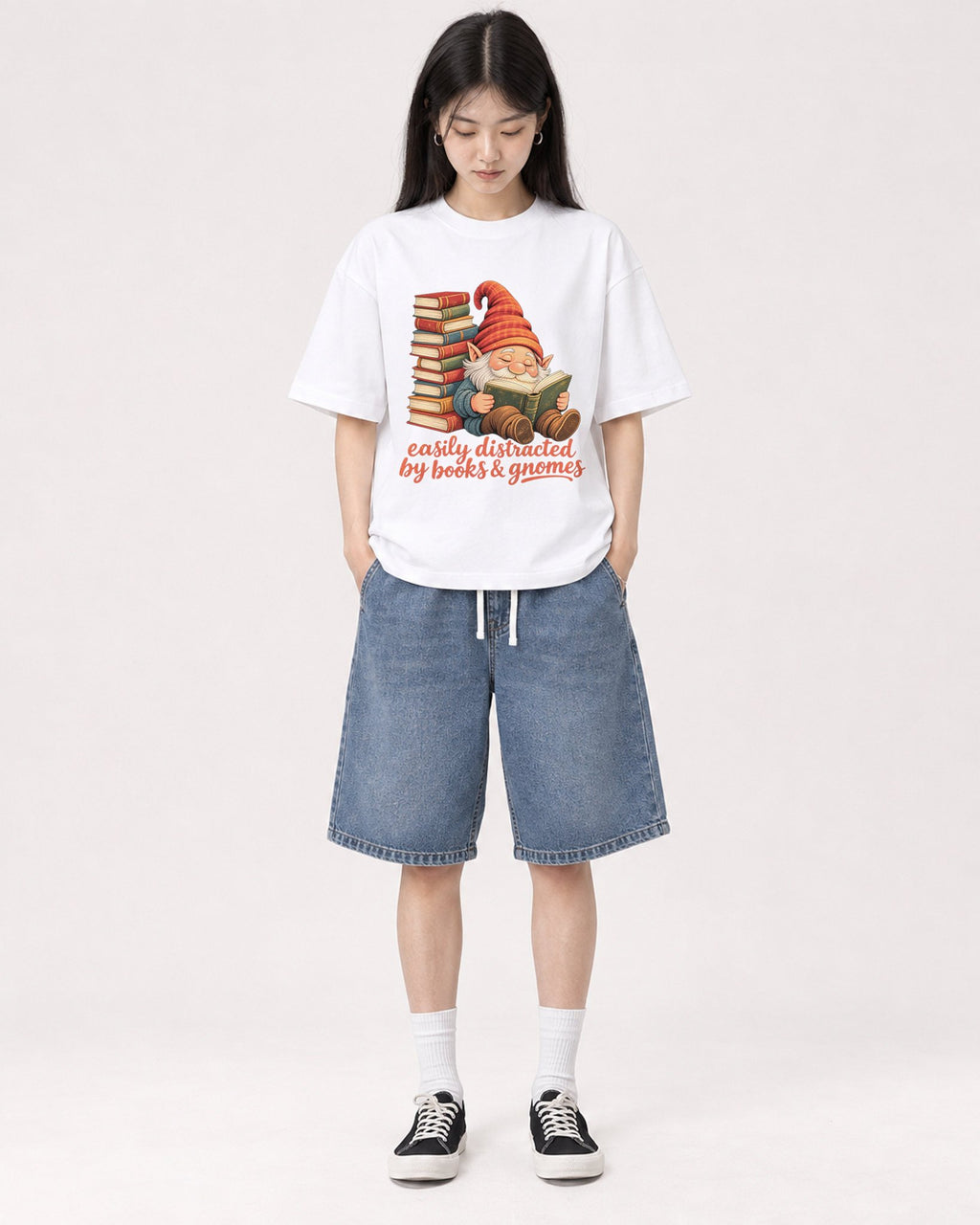 Mockup Boxy Heavyweight Tee White female full-body 01