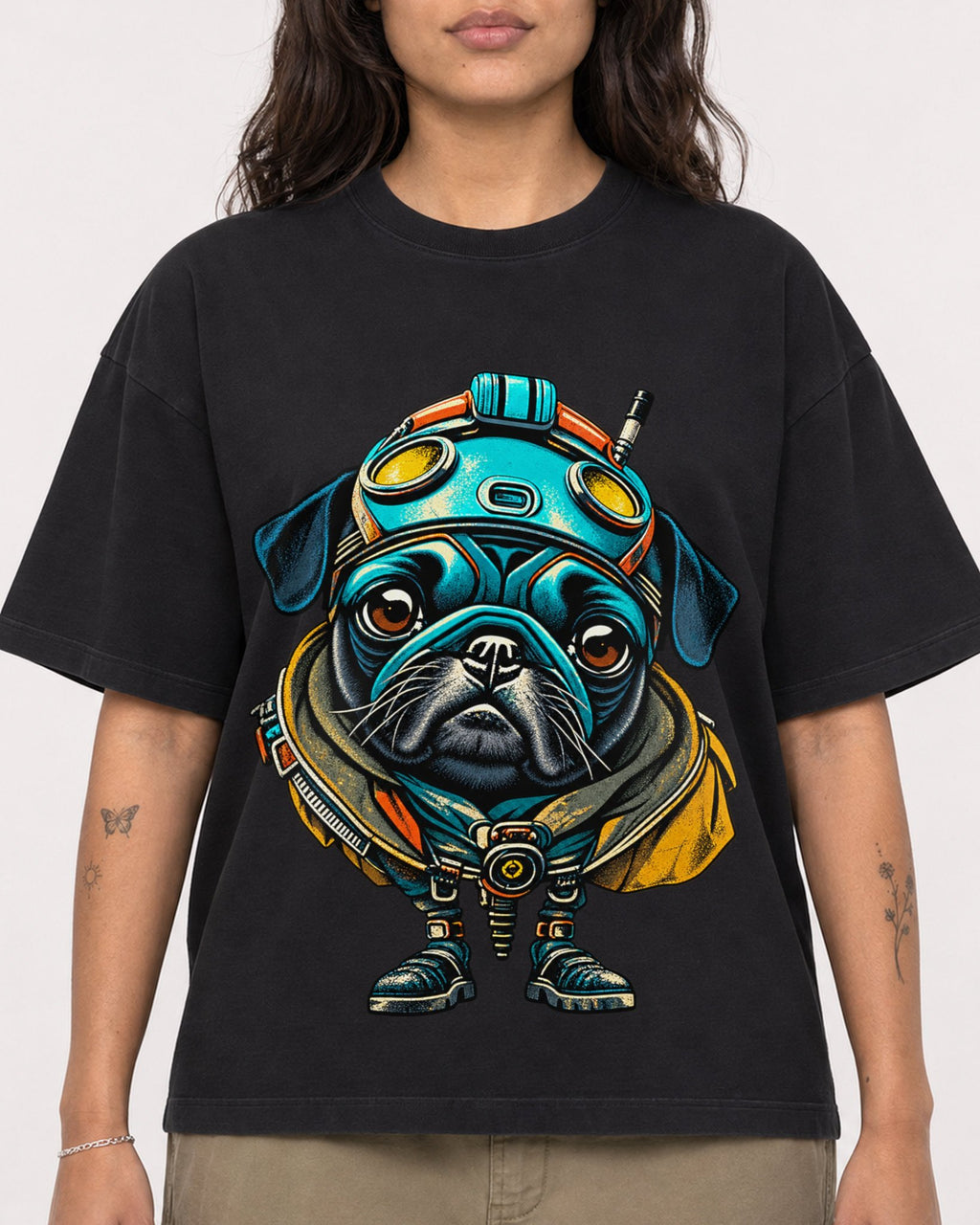 Mockup Boxy Heavyweight Tee Black female close-up 06