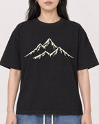Mockup Boxy Heavyweight Tee Black female close-up 13