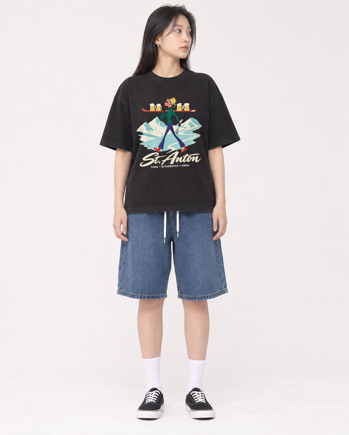 Mockup Boxy Heavyweight Tee Black female full-body 01